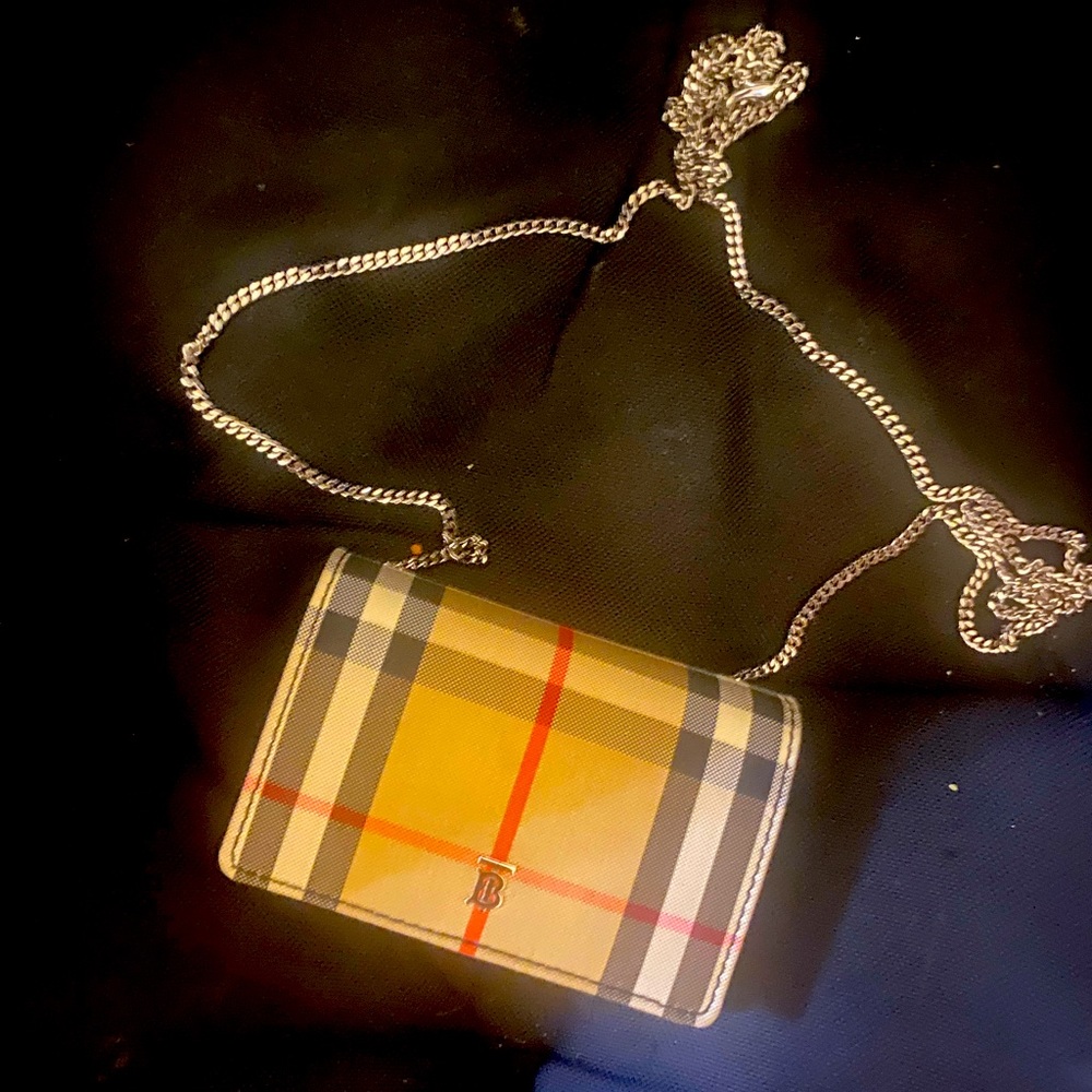 Burberry hat & bag